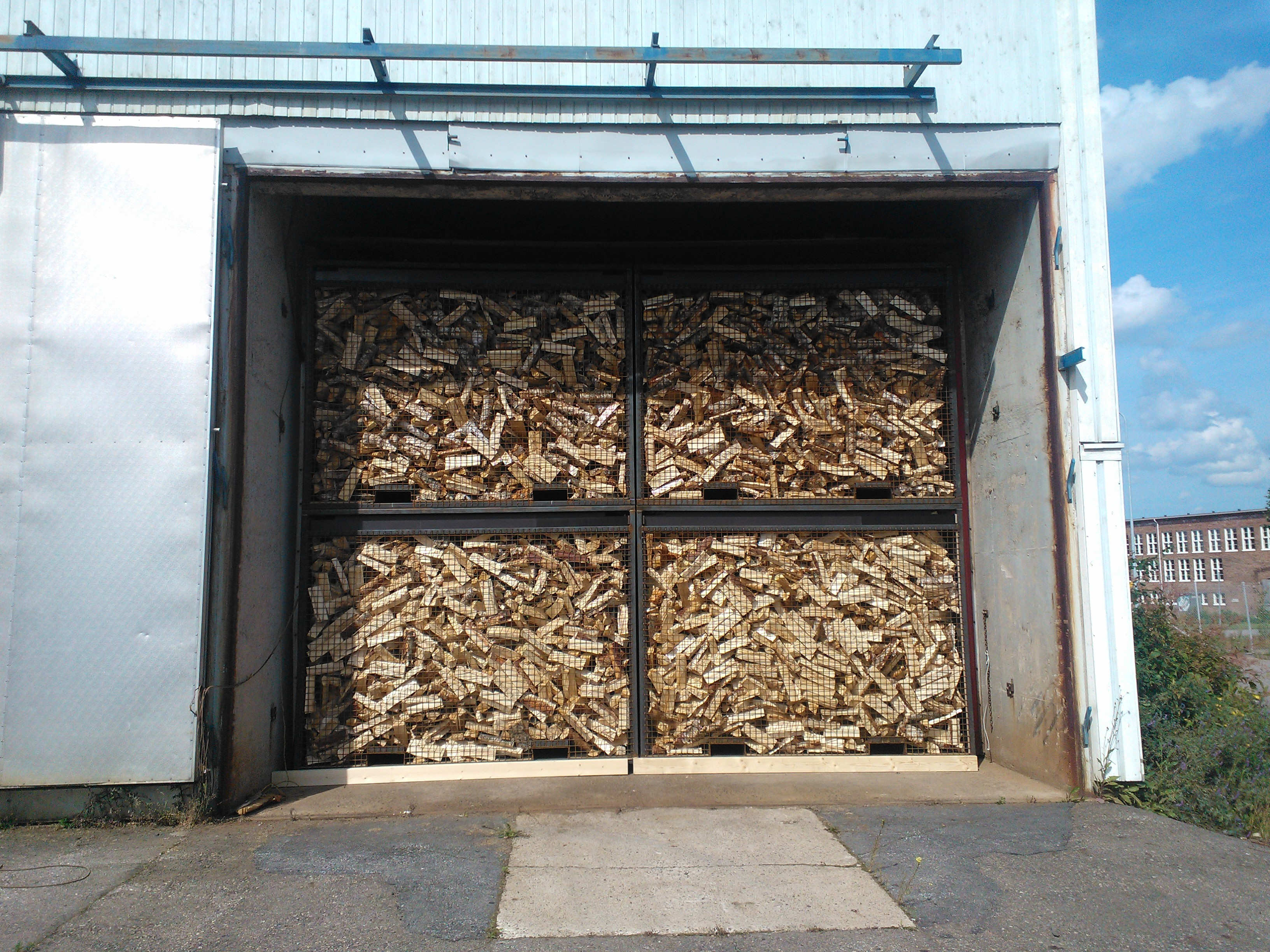 Industrial scale firewood drying kiln