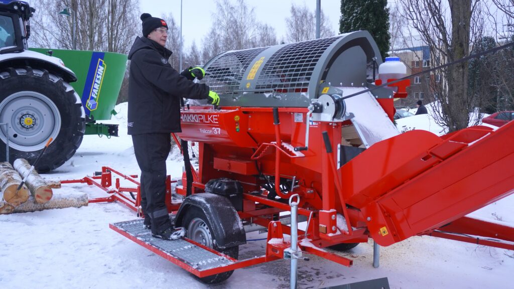 Pilke Falcon 37 mobiili