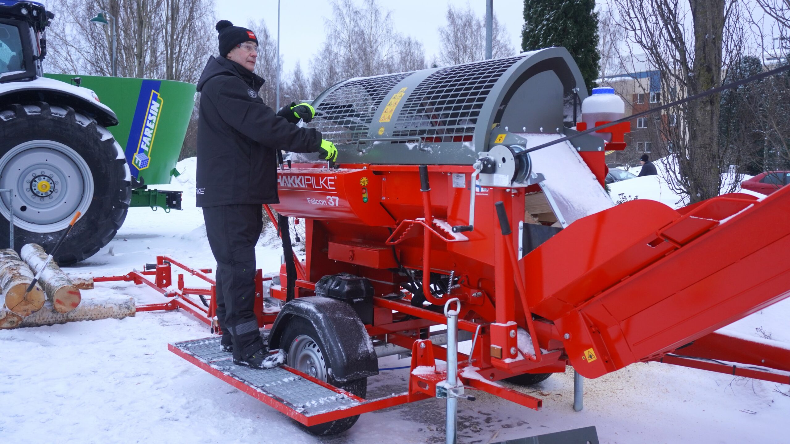 Pilke Falcon 37 mobiili
